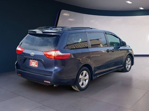 Used 2018 Toyota Sienna LE FWD image 5