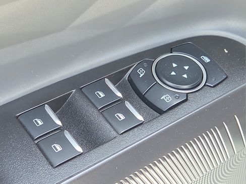 Used 2025 Ford Maverick Lobo AWD/4WD image 18
