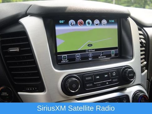 Used 2017 GMC Yukon XL SLT w/ Open Road Package AWD/4WD image 9