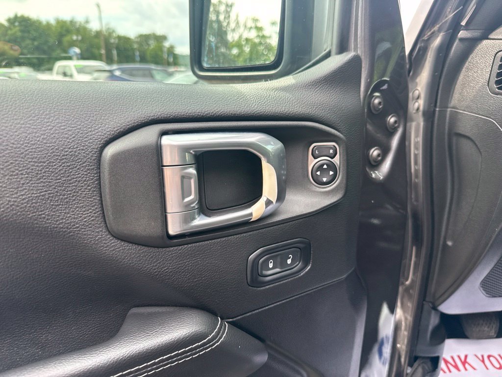 Used 2022 Jeep Wrangler Unlimited Sahara w/ Cold Weather Group AWD/4WD image 8