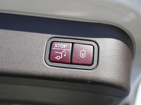 Used 2018 Mercedes-Benz GLE 350 4MATIC w/ Premium 1 Package image 16