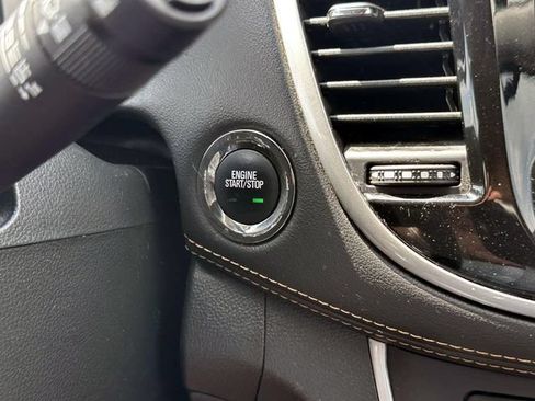 Used 2018 Chevrolet Trax LT w/ LT Convenience Package FWD image 27