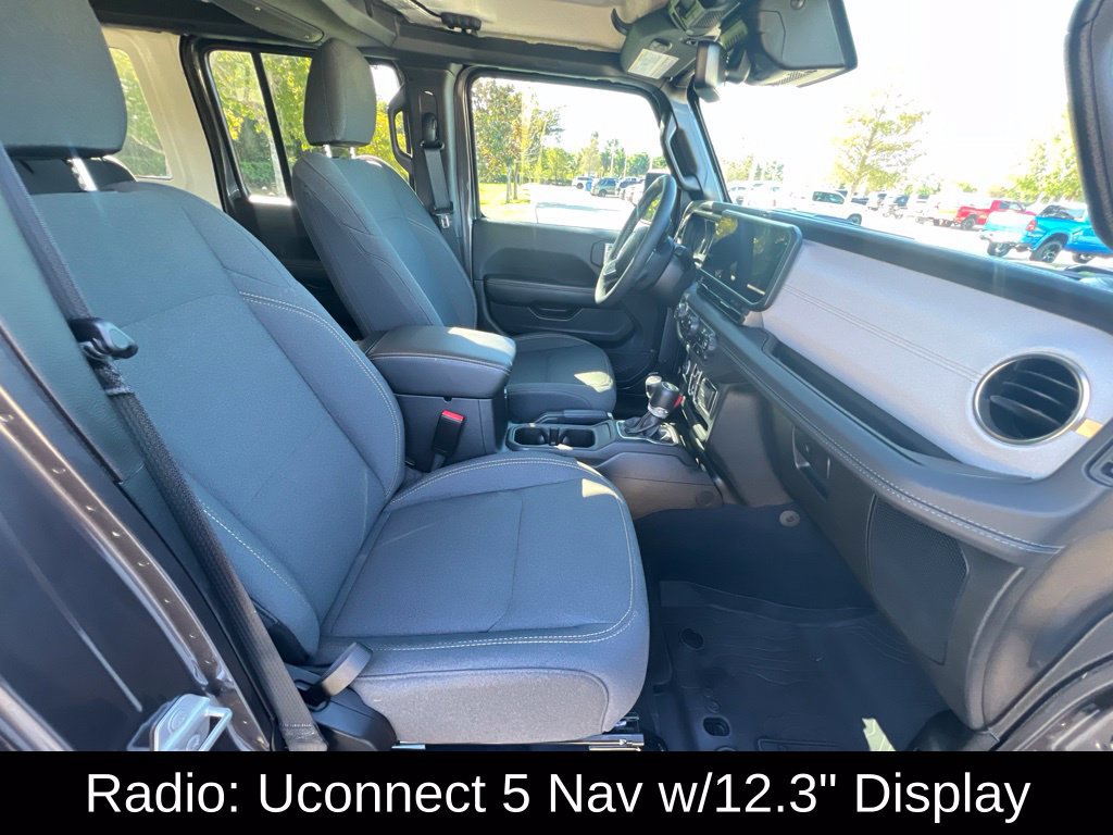 Used 2025 Jeep Wrangler Unlimited Sahara w/ Technology Group AWD/4WD image 12