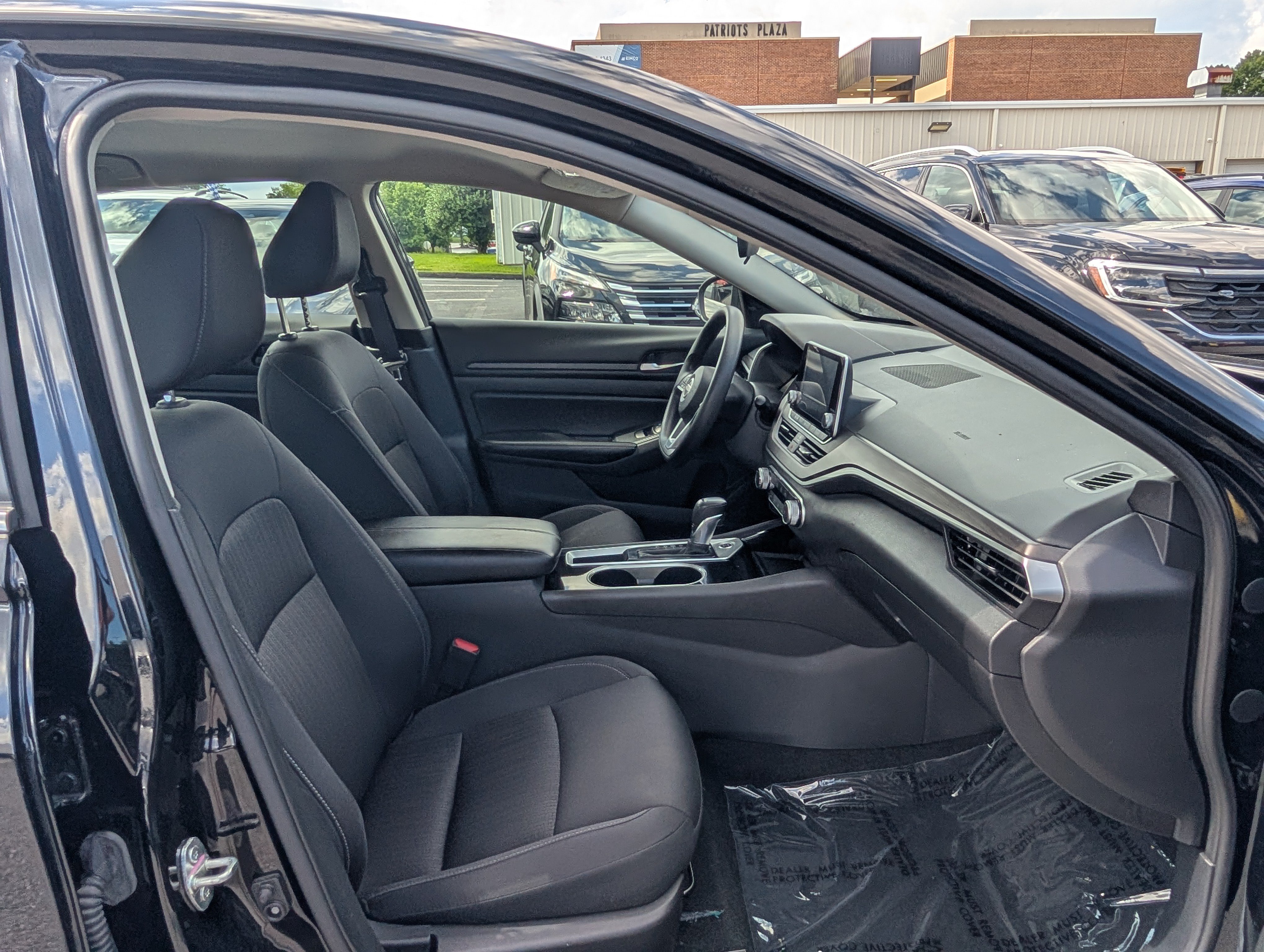 Used 2024 Nissan Altima 2.5 SV FWD image 11