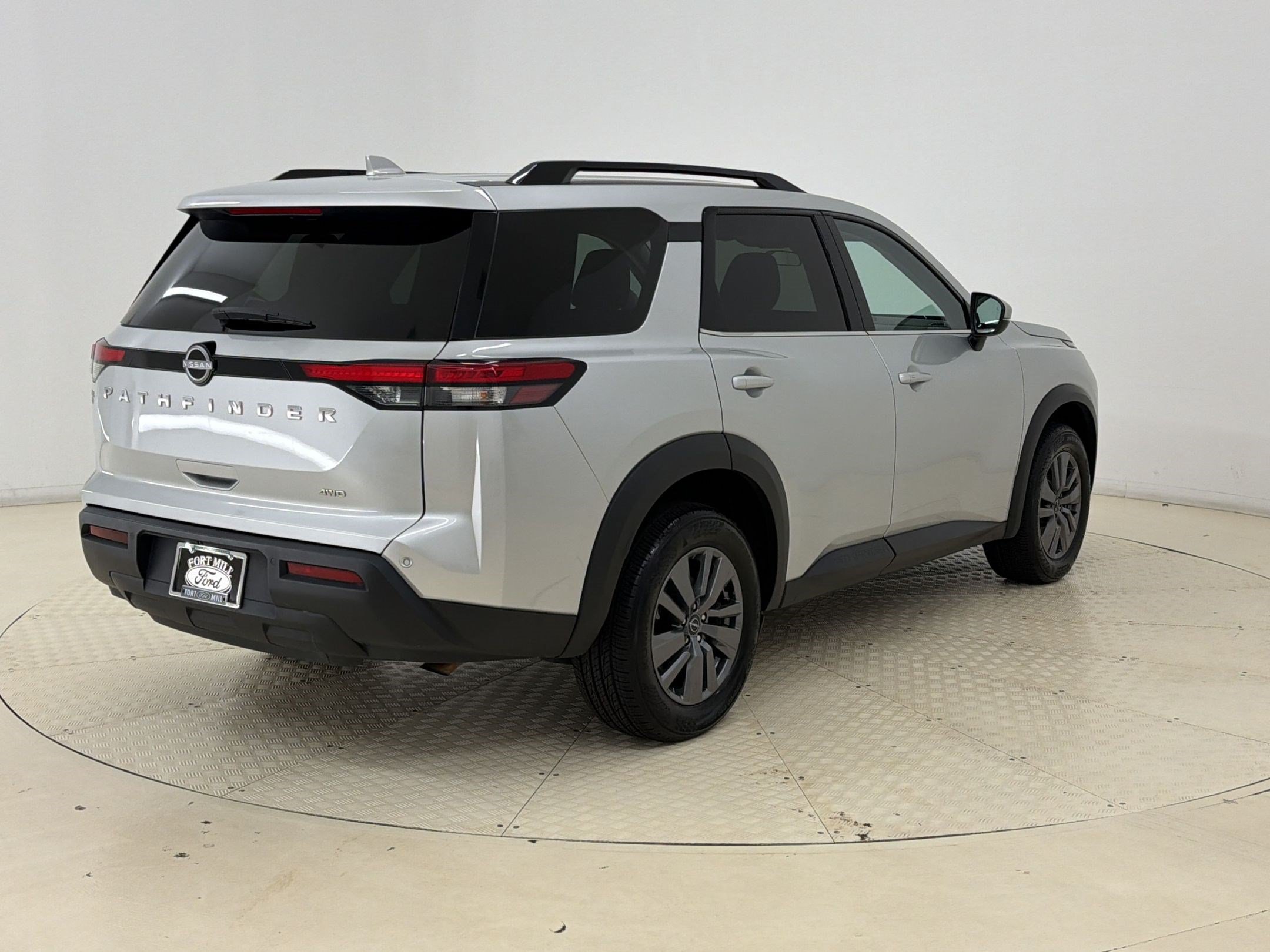 Used 2025 Nissan Pathfinder SV AWD/4WD image 9
