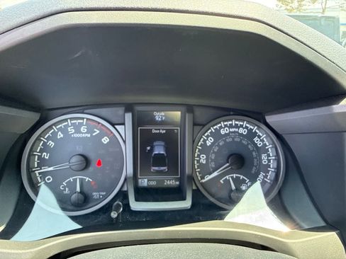 Used 2019 Toyota Tacoma TRD Sport RWD image 24
