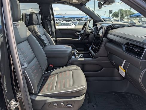 New 2026 GMC Yukon AT4 Ultimate w/ LPO, Floor Liner Package AWD/4WD image 34