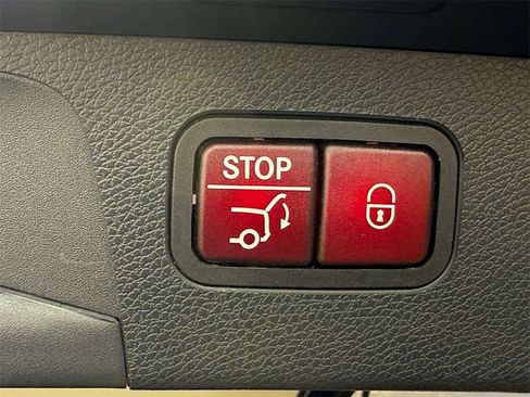 Used 2018 Mercedes-Benz E 400 4MATIC Wagon image 18