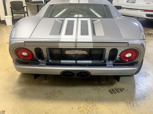 Used 2006 Ford GT RWD image 8