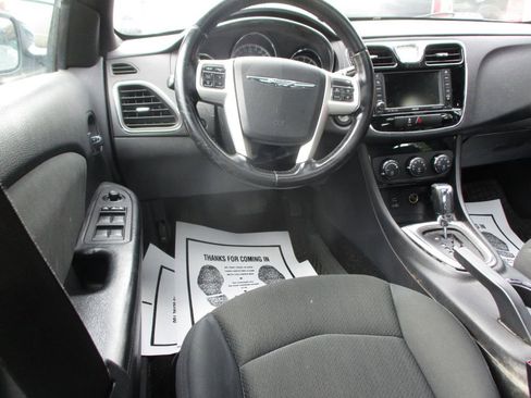Used 2011 Chrysler 200 Touring image 9