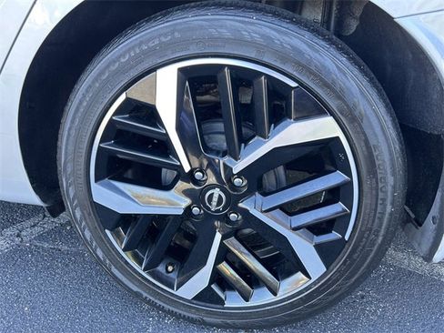 Used 2023 Nissan Versa SR w/ Trunk Package image 31