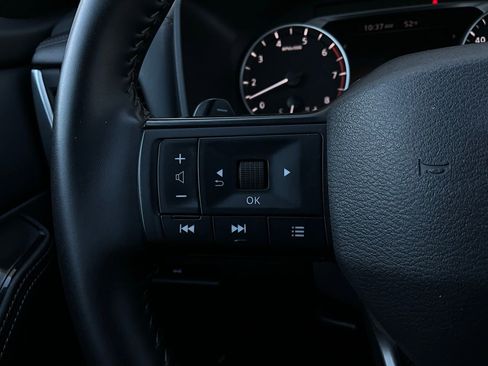 Used 2025 Nissan Rogue SV image 31