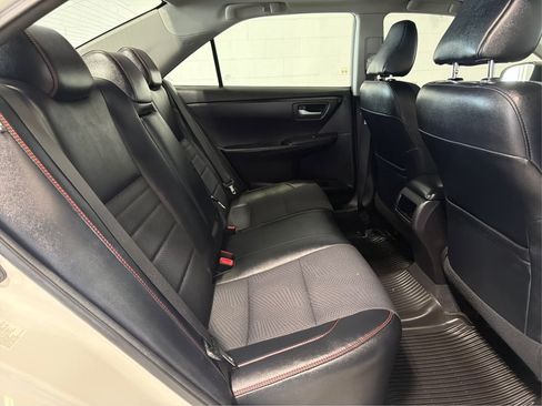 Used 2017 Toyota Camry SE w/ Moonroof Package FWD image 15
