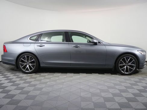 Used 2018 Volvo S90 T5 Momentum w/ Convenience Package image 2