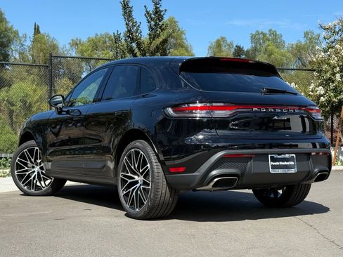 Used 2025 Porsche Macan AWD/4WD image 3