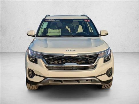 Used 2022 Kia Seltos EX image 2