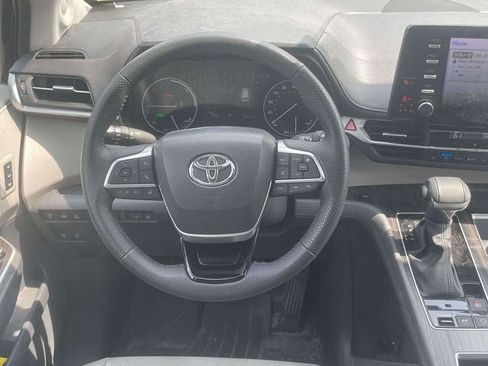 Used 2023 Toyota Sienna Limited AWD/4WD image 18