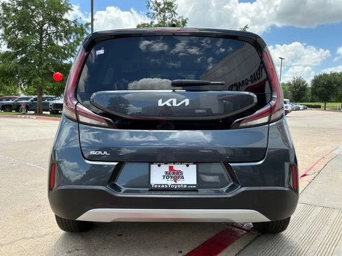 Used 2025 Kia Soul LX w/ LX Technology Package FWD image 7