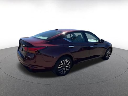 Used 2025 Nissan Altima 2.5 SV image 14