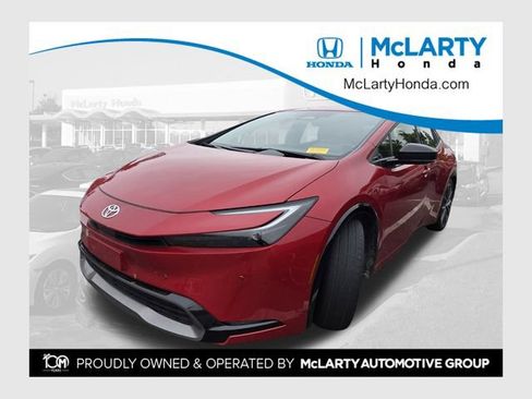 Used 2025 Toyota Prius XLE FWD image 1