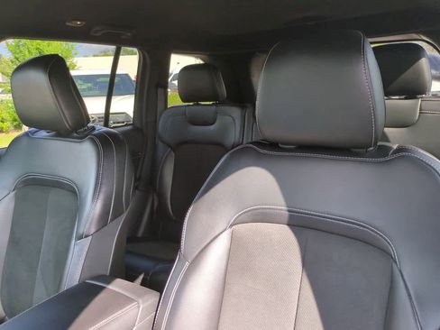 Used 2025 Jeep Grand Cherokee Altitude image 8