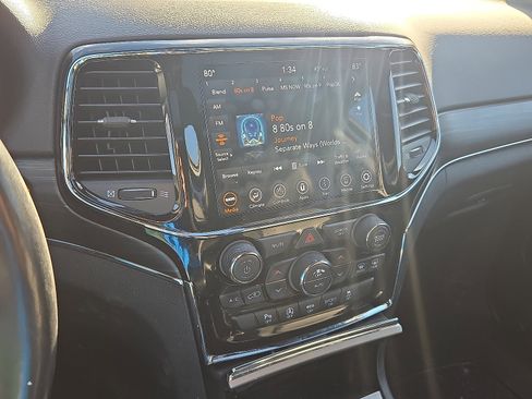 Used 2021 Jeep Grand Cherokee Limited w/ Sun & Sound Group image 16