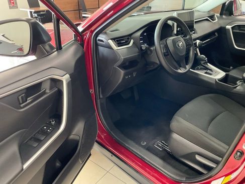 Used 2025 Toyota RAV4 LE AWD/4WD image 10
