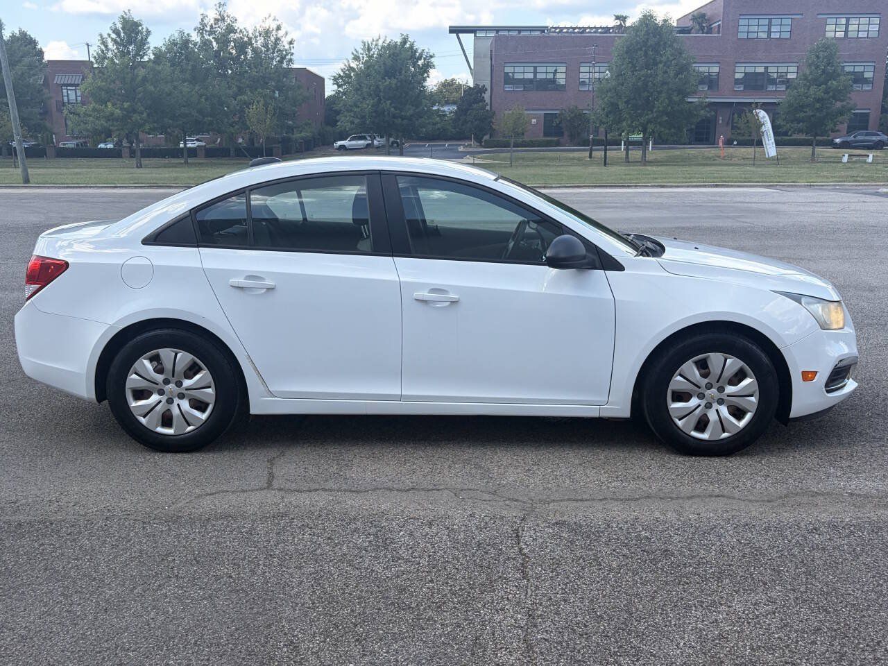 Used 2016 Chevrolet Cruze LS FWD image 4