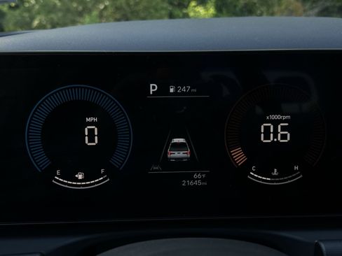 Used 2025 Hyundai Santa Cruz SEL AWD/4WD image 13