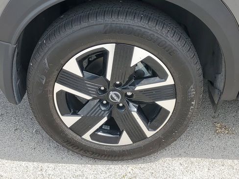 Used 2025 Nissan Kicks SV w/ SV Premium Package AWD/4WD image 5