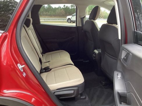 Used 2022 Ford Escape SE w/ SE Sport Appearance Package image 31