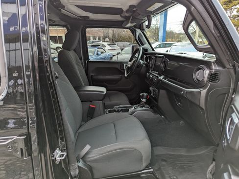 Used 2022 Jeep Gladiator Sport image 28