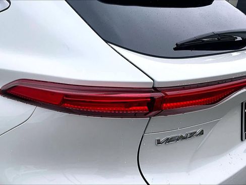 Used 2021 Toyota Venza Limited image 28