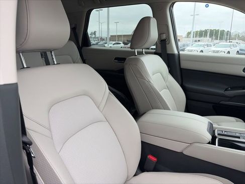 New 2026 Nissan Pathfinder SL image 21