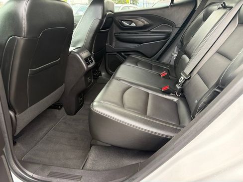 Used 2024 GMC Terrain SLT AWD/4WD image 19