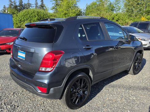 Used 2021 Chevrolet Trax LT w/ Driver Confidence Package AWD/4WD image 3