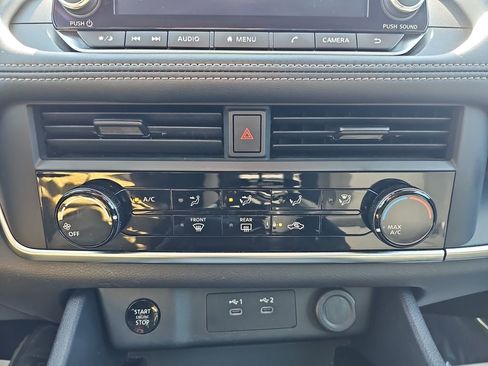 Used 2024 Nissan Rogue S FWD image 27