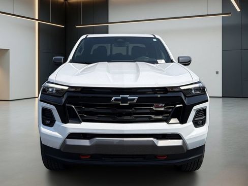Certified 2025 Chevrolet Colorado Z71 w/ Technology Package AWD/4WD image 10