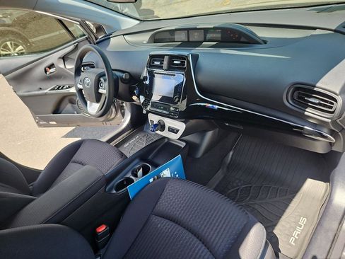 Used 2018 Toyota Prius Two w/ Prius Two Safety Plus Package FWD image 16