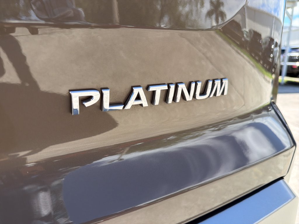 Used 2024 Nissan Pathfinder Platinum FWD image 11
