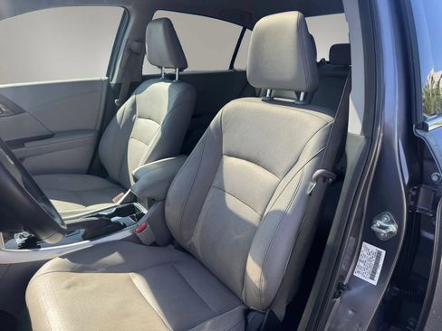 Used 2017 Honda Accord Touring image 7