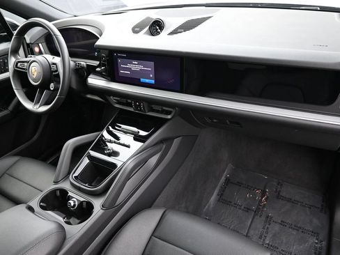 Certified 2025 Porsche Cayenne AWD/4WD image 31