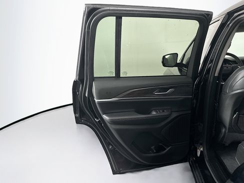 Used 2023 Jeep Grand Cherokee Limited w/ Black Appearance Package image 26