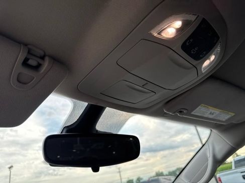 Used 2024 Chrysler Pacifica Touring-L FWD image 39
