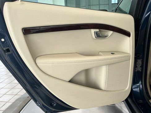 Used 2013 Volvo XC70 T6 image 37