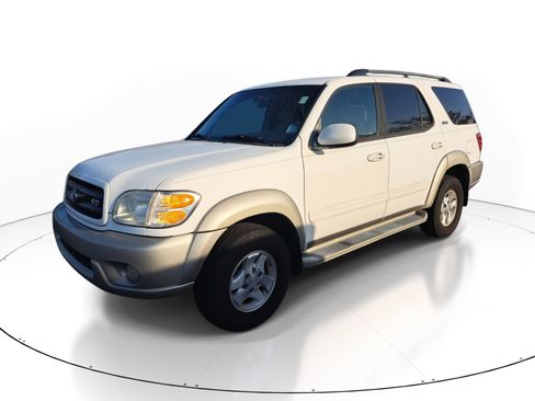 Used 2004 Toyota Sequoia SR5 image 3