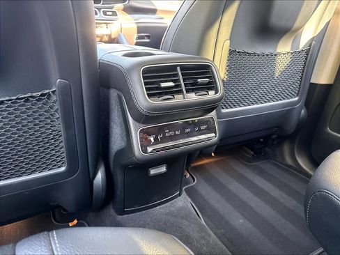 Used 2022 Mercedes-Benz GLS 450 4MATIC image 39