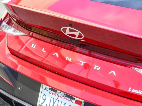 Used 2024 Hyundai Elantra Limited FWD image 8