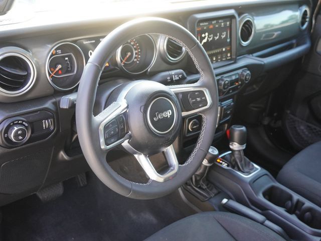 Used 2023 Jeep Gladiator Overland AWD/4WD image 16