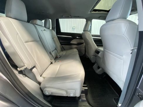 Used 2014 Toyota Highlander XLE image 21